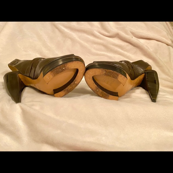 Chloe Slingback Rich Chocolate Patent Leather Platforms - Picture 9 of 9